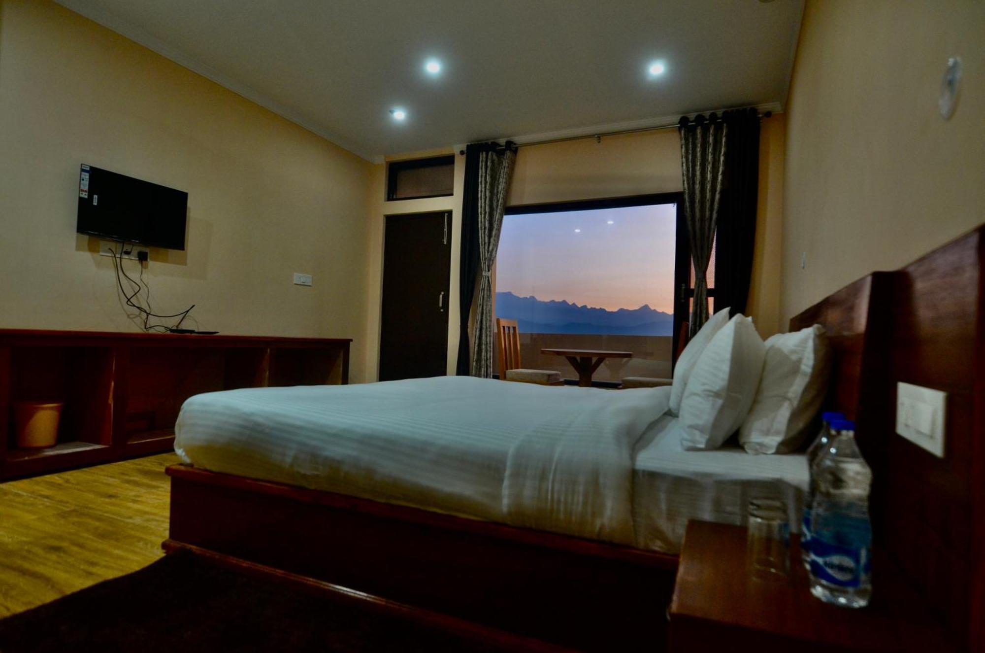 Uttarakhand Resort Kausani Esterno foto