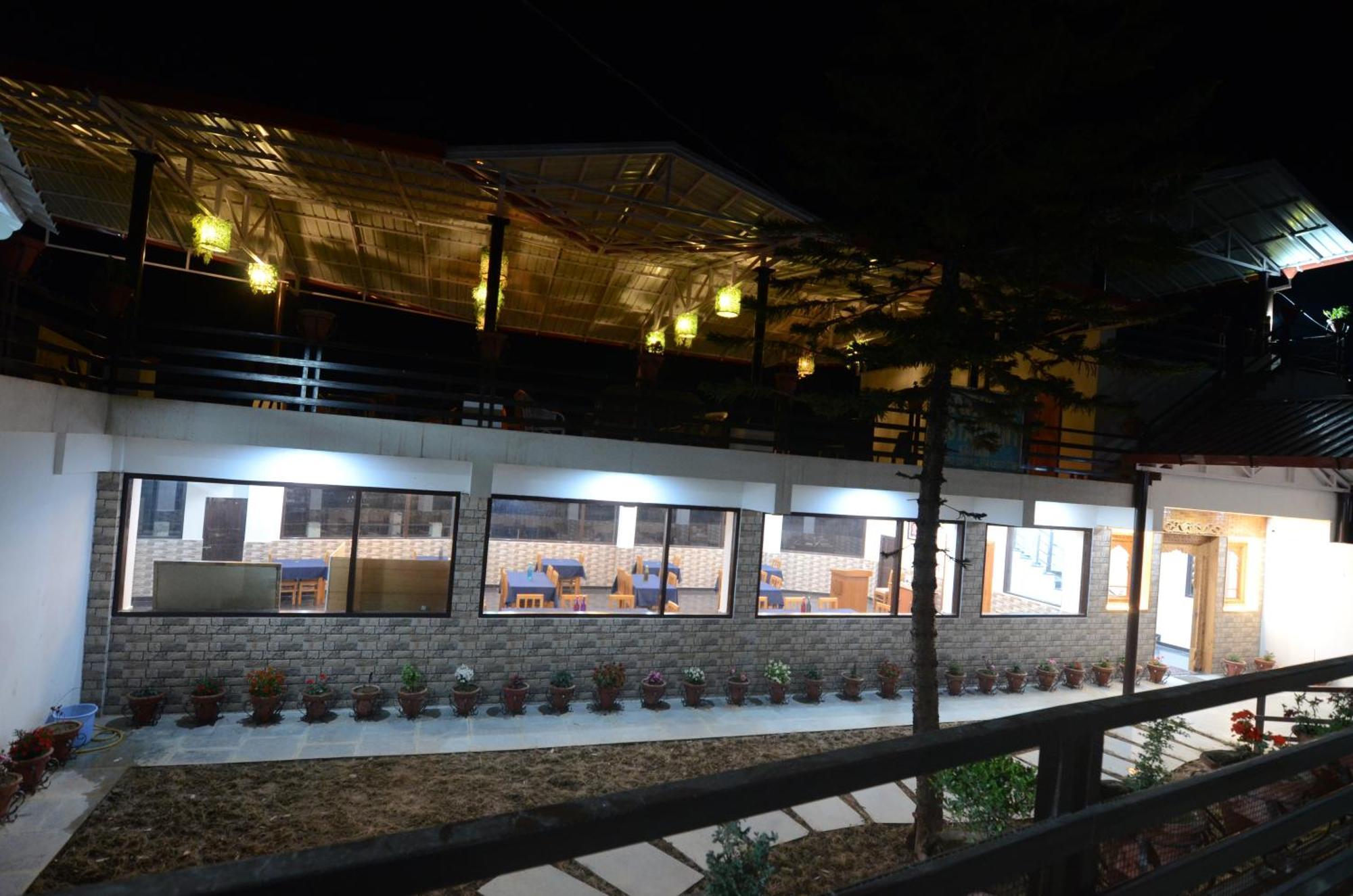 Uttarakhand Resort Kausani Esterno foto