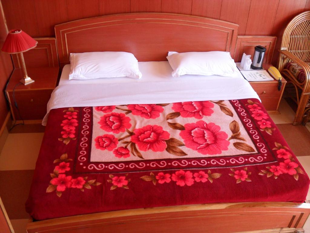 Uttarakhand Resort Kausani Esterno foto
